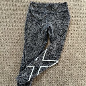2XU compression leggings
